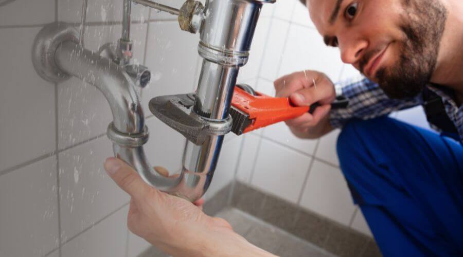 Expert burst pipe repair services in Charlestown, IN